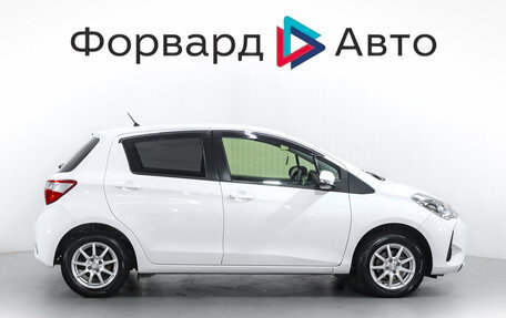 Toyota Vitz, 2019 год, 1 049 000 рублей, 8 фотография