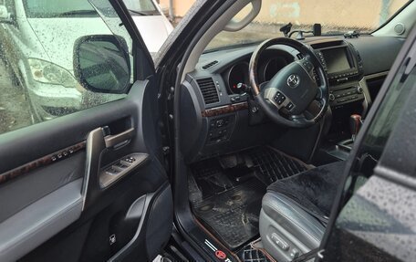 Toyota Land Cruiser 200, 2010 год, 2 800 000 рублей, 2 фотография