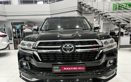 Toyota Land Cruiser 200, 2017 год, 6 050 000 рублей, 2 фотография