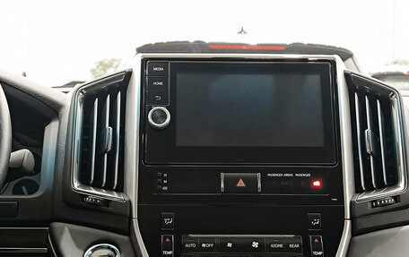 Toyota Land Cruiser 200, 2017 год, 6 050 000 рублей, 15 фотография