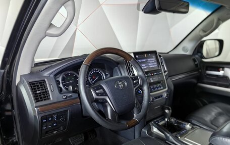 Toyota Land Cruiser 200, 2018 год, 6 493 000 рублей, 19 фотография