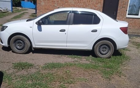 Renault Logan II, 2017 год, 700 000 рублей, 4 фотография