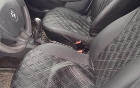 Renault Logan II, 2017 год, 700 000 рублей, 6 фотография