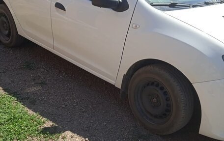 Renault Logan II, 2017 год, 700 000 рублей, 3 фотография