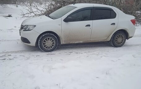 Renault Logan II, 2017 год, 700 000 рублей, 11 фотография