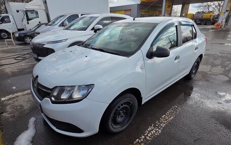 Renault Logan II, 2017 год, 700 000 рублей, 7 фотография