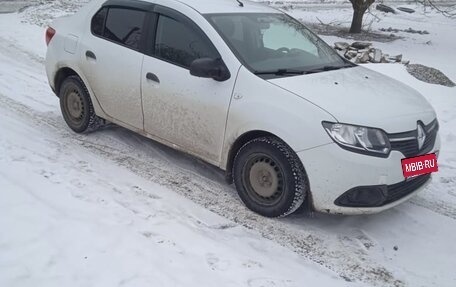 Renault Logan II, 2017 год, 700 000 рублей, 8 фотография
