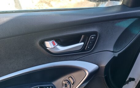 Hyundai Santa Fe III рестайлинг, 2016 год, 2 550 000 рублей, 23 фотография