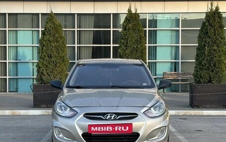Hyundai Solaris II рестайлинг, 2011 год, 495 000 рублей, 2 фотография