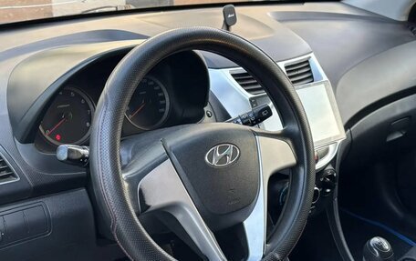 Hyundai Solaris II рестайлинг, 2011 год, 495 000 рублей, 8 фотография