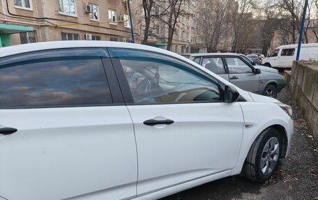 Hyundai Solaris II рестайлинг, 2015 год, 650 000 рублей, 3 фотография