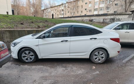 Hyundai Solaris II рестайлинг, 2015 год, 650 000 рублей, 4 фотография