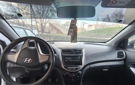 Hyundai Solaris II рестайлинг, 2015 год, 650 000 рублей, 9 фотография