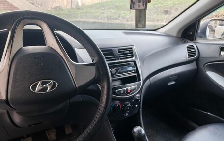 Hyundai Solaris II рестайлинг, 2015 год, 650 000 рублей, 10 фотография