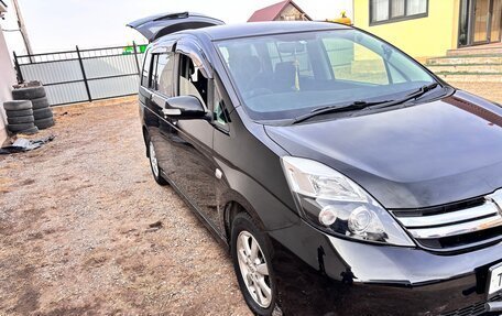 Toyota ISis I, 2012 год, 1 250 000 рублей, 4 фотография