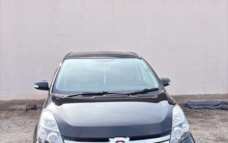 Toyota ISis I, 2012 год, 1 250 000 рублей, 2 фотография