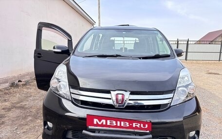 Toyota ISis I, 2012 год, 1 250 000 рублей, 3 фотография