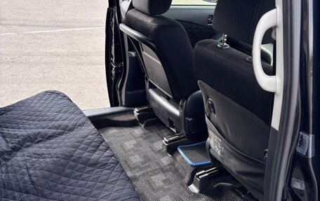 Toyota ISis I, 2012 год, 1 250 000 рублей, 35 фотография