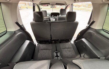 Toyota ISis I, 2012 год, 1 250 000 рублей, 38 фотография