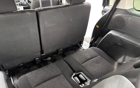 Toyota ISis I, 2012 год, 1 250 000 рублей, 39 фотография