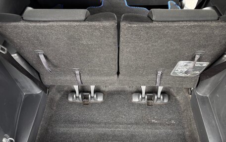 Toyota ISis I, 2012 год, 1 250 000 рублей, 37 фотография