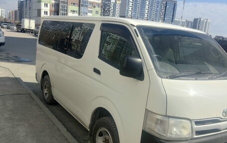 Toyota HiAce H200, 2011 год, 1 850 000 рублей, 2 фотография