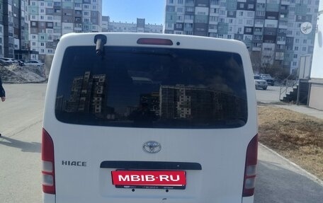 Toyota HiAce H200, 2011 год, 1 850 000 рублей, 6 фотография