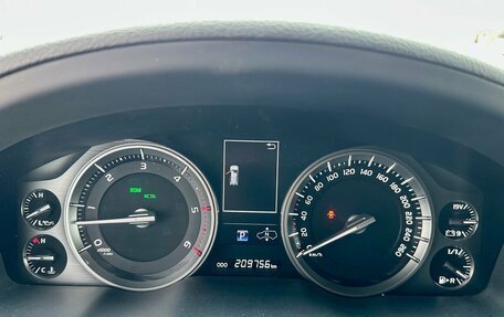 Toyota Land Cruiser 200, 2017 год, 6 999 999 рублей, 12 фотография