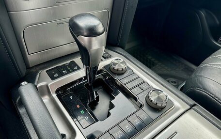 Toyota Land Cruiser 200, 2017 год, 6 999 999 рублей, 13 фотография