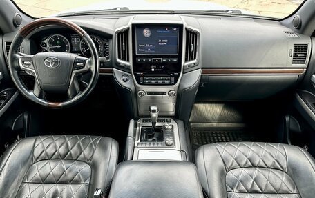 Toyota Land Cruiser 200, 2017 год, 6 999 999 рублей, 16 фотография