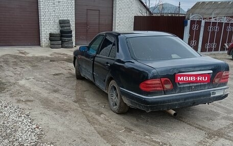 Mercedes-Benz E-Класс, 1997 год, 120 000 рублей, 2 фотография