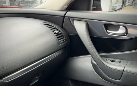 Infiniti FX II, 2010 год, 1 900 000 рублей, 33 фотография