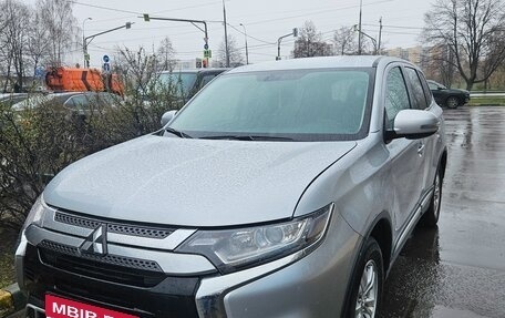 Mitsubishi Outlander III рестайлинг 3, 2018 год, 2 350 000 рублей, 1 фотография