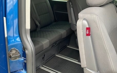 Volkswagen Multivan T5, 2010 год, 1 870 000 рублей, 16 фотография