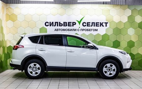Toyota RAV4, 2017 год, 2 300 000 рублей, 8 фотография