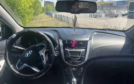 Hyundai Solaris II рестайлинг, 2012 год, 750 000 рублей, 7 фотография