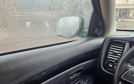 Mitsubishi Outlander III рестайлинг 3, 2018 год, 2 350 000 рублей, 2 фотография