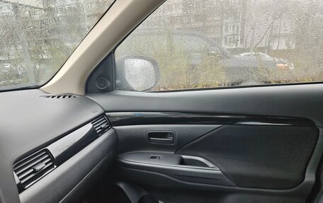 Mitsubishi Outlander III рестайлинг 3, 2018 год, 2 350 000 рублей, 5 фотография