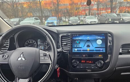 Mitsubishi Outlander III рестайлинг 3, 2018 год, 2 350 000 рублей, 8 фотография