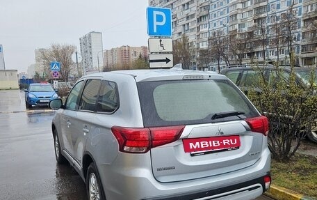 Mitsubishi Outlander III рестайлинг 3, 2018 год, 2 350 000 рублей, 9 фотография