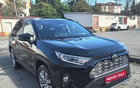 Toyota RAV4, 2021 год, 3 900 000 рублей, 1 фотография