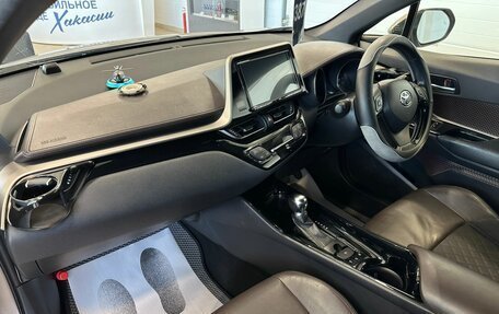 Toyota C-HR I рестайлинг, 2017 год, 2 249 900 рублей, 13 фотография