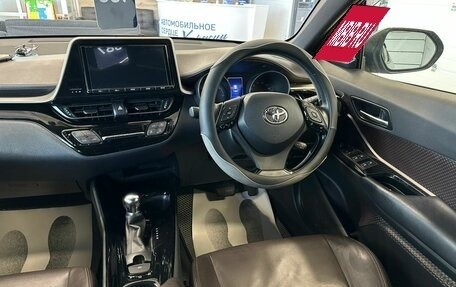 Toyota C-HR I рестайлинг, 2017 год, 2 249 900 рублей, 15 фотография