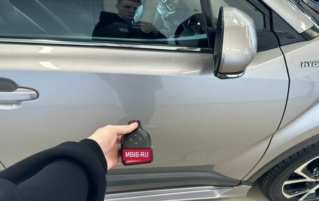 Toyota C-HR I рестайлинг, 2017 год, 2 249 900 рублей, 27 фотография