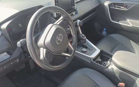 Toyota RAV4, 2021 год, 3 900 000 рублей, 4 фотография