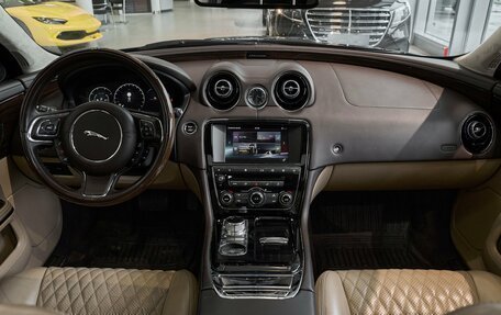 Jaguar XJ IV (X351), 2016 год, 4 000 000 рублей, 10 фотография