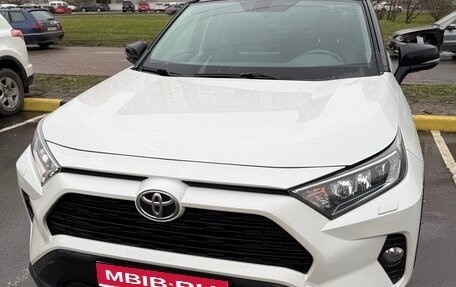 Toyota RAV4, 2021 год, 3 300 000 рублей, 1 фотография