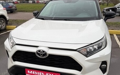 Toyota RAV4, 2021 год, 3 300 000 рублей, 1 фотография