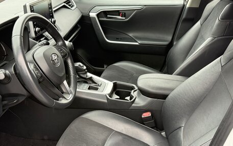 Toyota RAV4, 2021 год, 3 300 000 рублей, 4 фотография