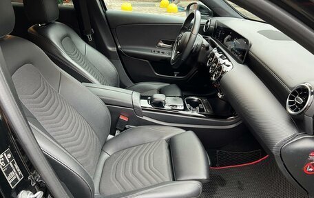 Mercedes-Benz A-Класс, 2018 год, 2 990 000 рублей, 10 фотография